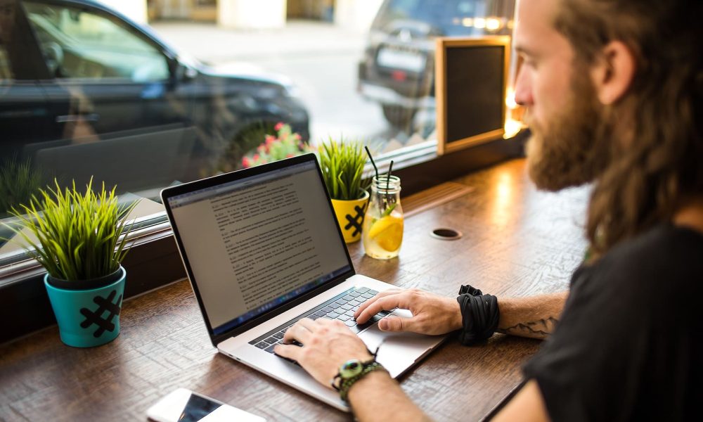 How to Turn Your Side Hustle into a Fully-Fledged Business