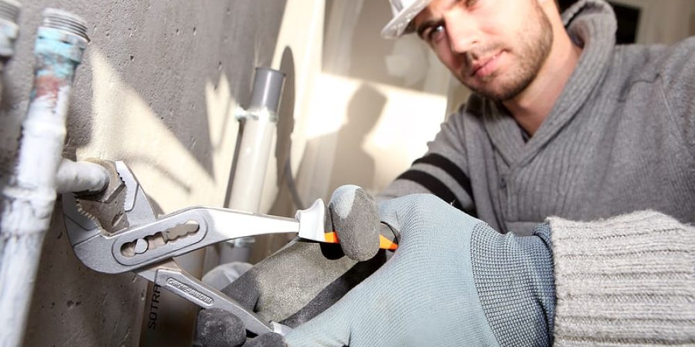 How Do You Know When To Call Plumbing Professionals