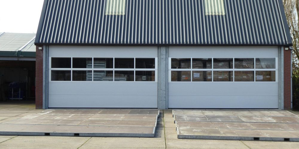 Common Garage Door Problems and How Melbourne Homeowners Can Fix Them